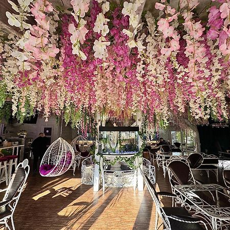 Viktoriya Family Hotel Restaurant Complex キエフ エクステリア 写真